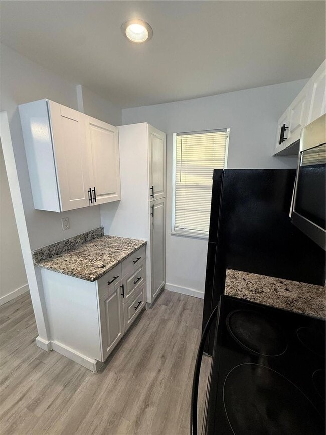 Building Photo - 8407 Royal Palm Blvd