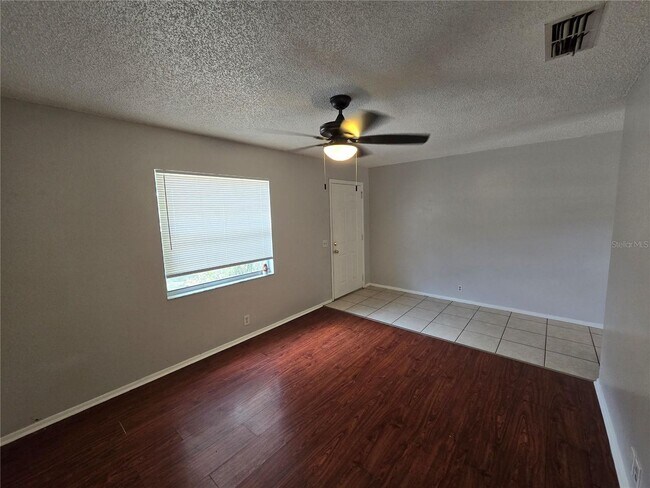 Foto del edificio - 5665 Struthers Ct