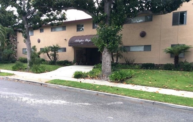 ENTRANCE - 921 Arlington Ave