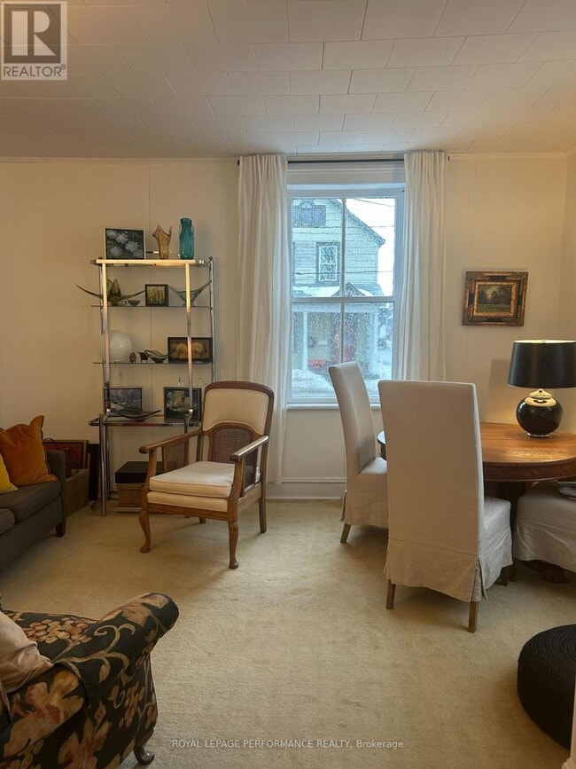 Photo du bâtiment - 33 Gore St W