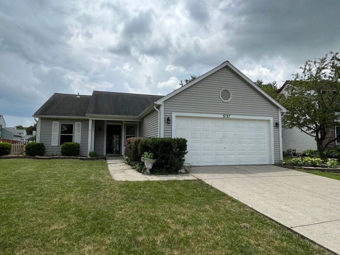 Foto principal - Charming 3-Bedroom Ranch Home with Fenced ...