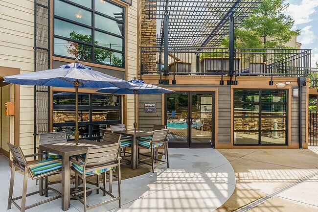 Piscina y terraza estilo resort - Creeks on Kirklevington