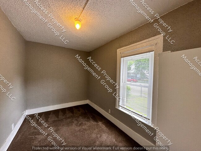 Building Photo - NW 2 Bedroom a few Blocks from Bridge St