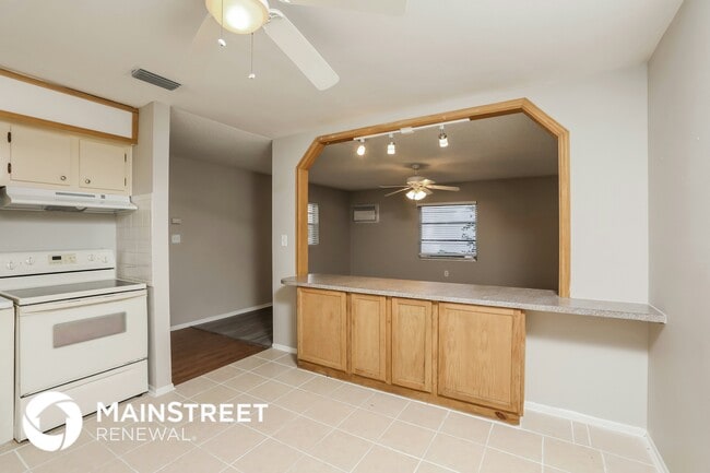 Foto del edificio - 818 Wedgewood Dr