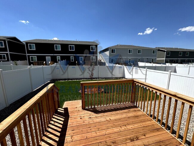 Foto del edificio - 4-Bedroom, 4.5 bath Condo - 1/2 OFF 1ST MO...