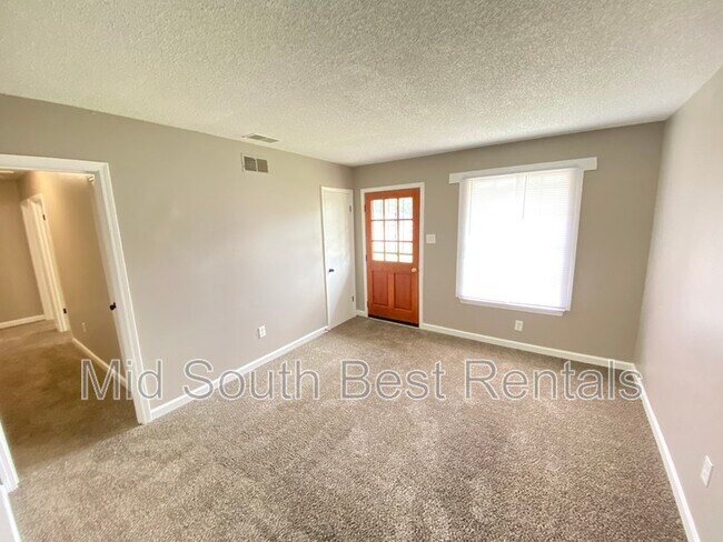 Building Photo - 595 Moccasin Dr