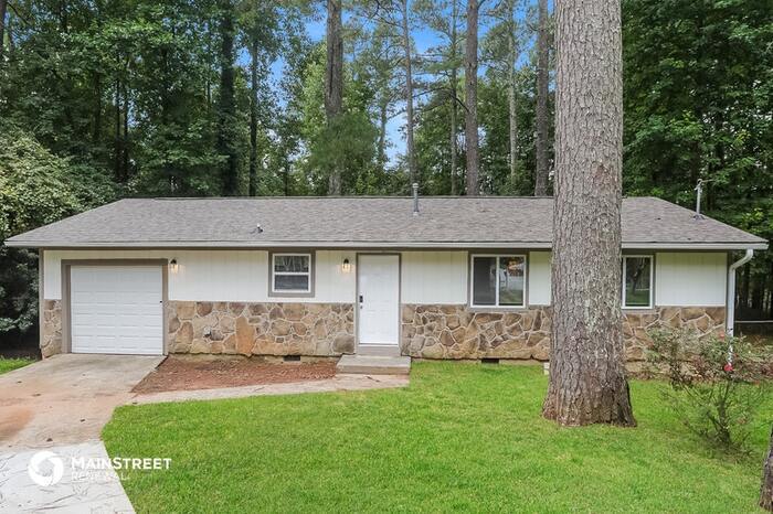 Primary Photo - 2348 Cherokee Valley Dr, Lithonia, GA 30058