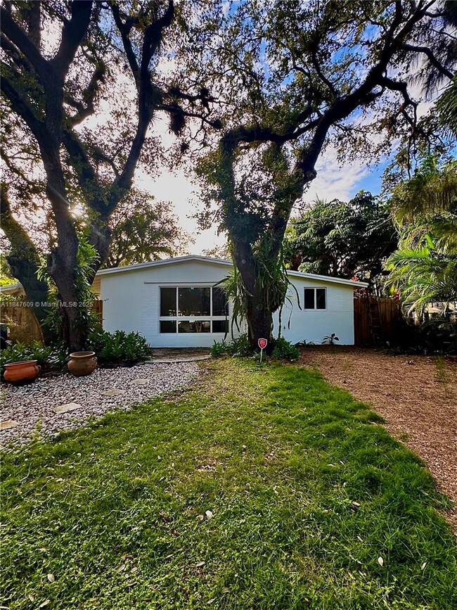 Building Photo - 1601 SW 20th Ave