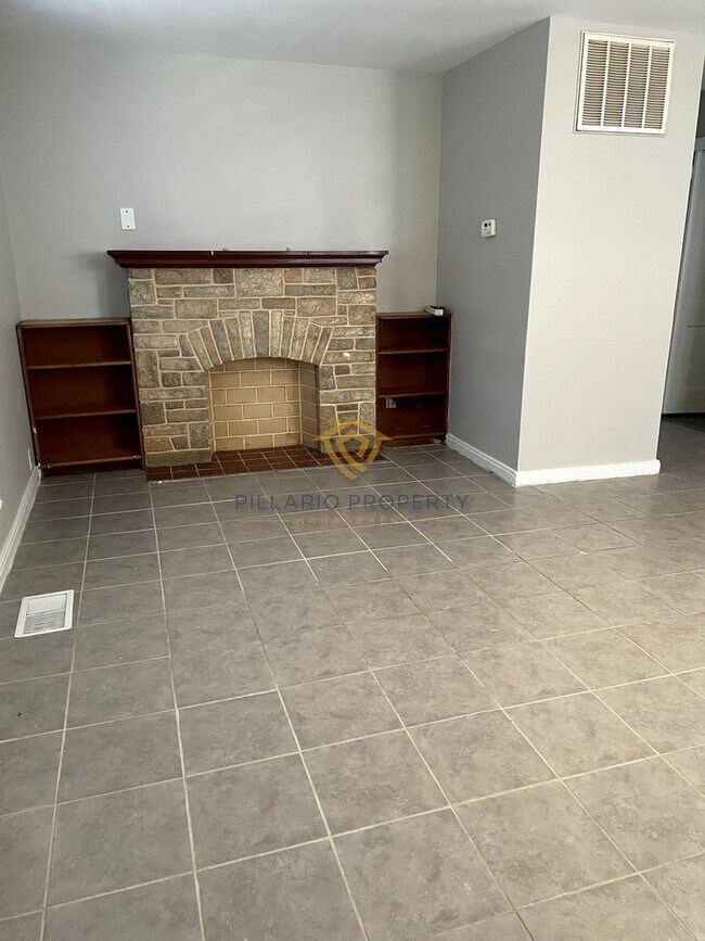 Foto del edificio - Updated  Lawrence, 3 Bedroom, 1 Bathroom R...