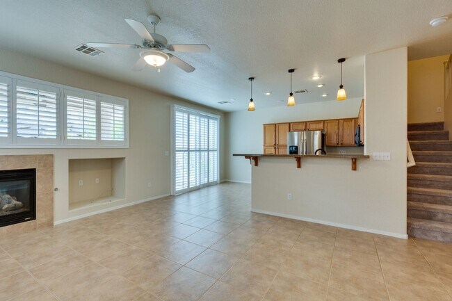 Foto del edificio - WONDERFUL TOWNHOME WITH GORGEOUS BACKYARD ...