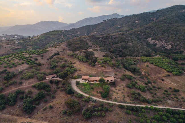 Building Photo - 3330 Foothill Rd