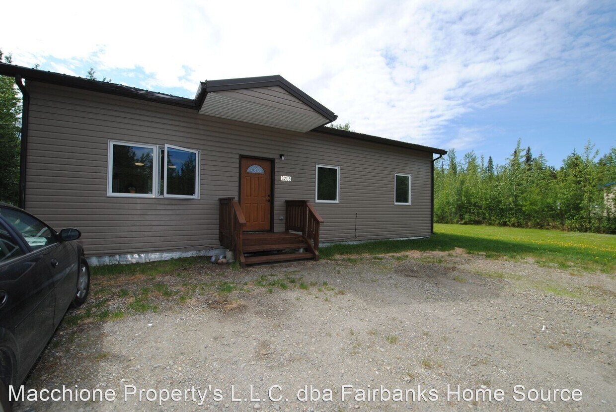 3 br, 1 bath House 3205 Snowshoe Ave House Rental in North Pole, AK