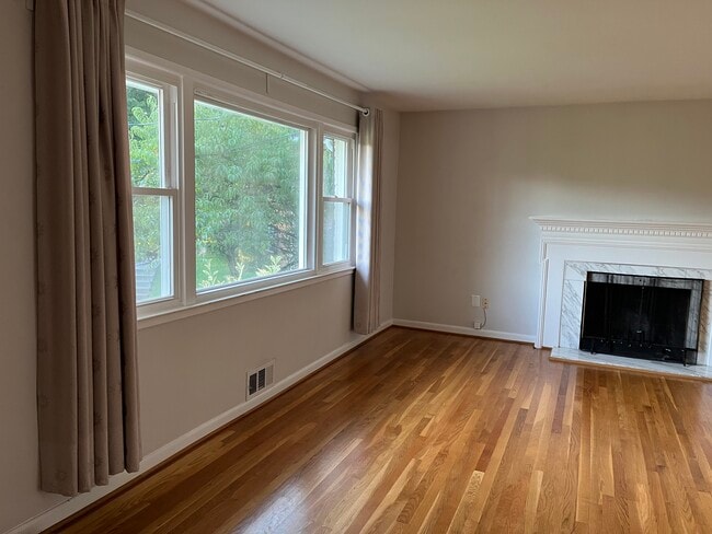 Building Photo - 7206 Bayside Ct