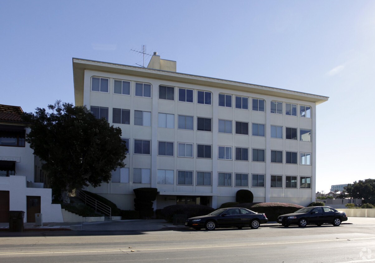 Building Photo - 2909 1st Ave