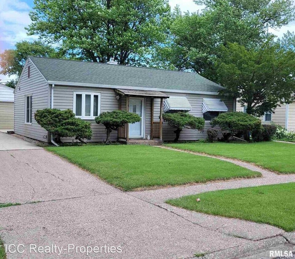 3 br, 1 bath House 3821 10th Avenue Place House Rental in Moline