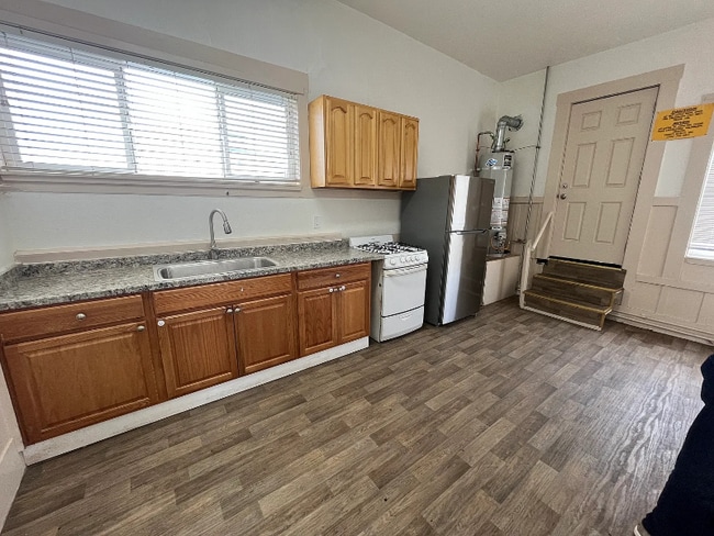 Building Photo - 6282 Mission St