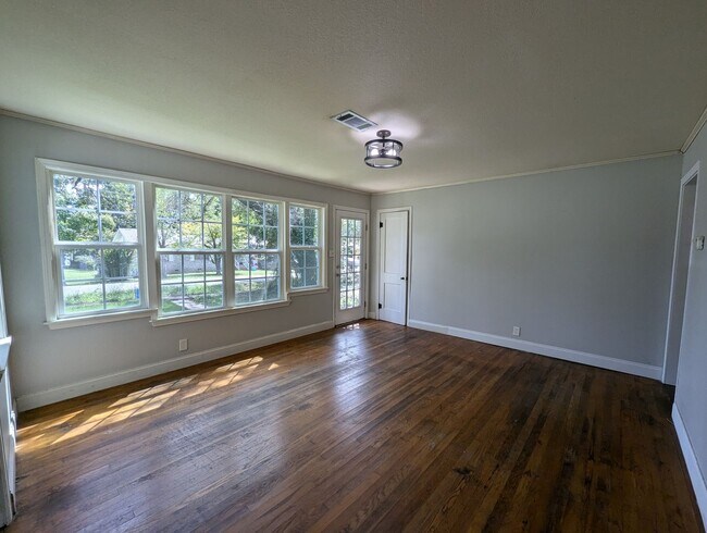 Building Photo - 2 Bed/1 Bath Cottage in Batesville