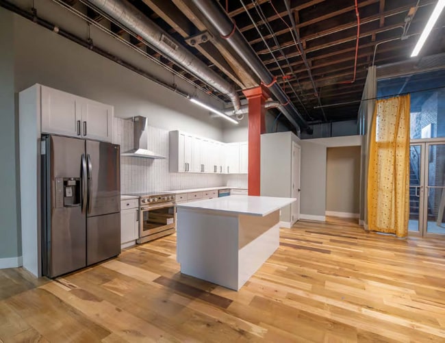 Photo - 635 W Lakeside Ave Apartment