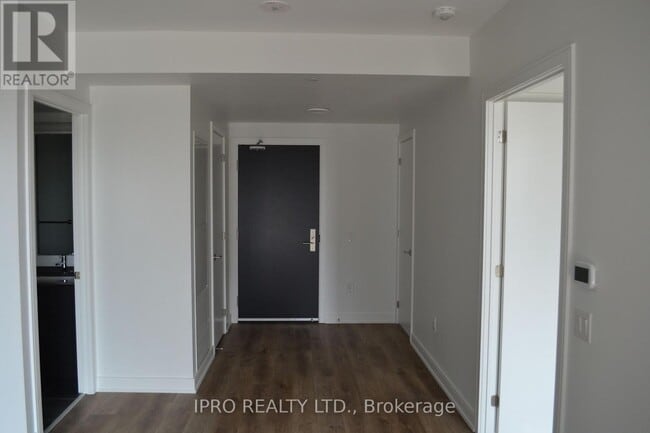 Building Photo - 3009-3009 Novar Rd