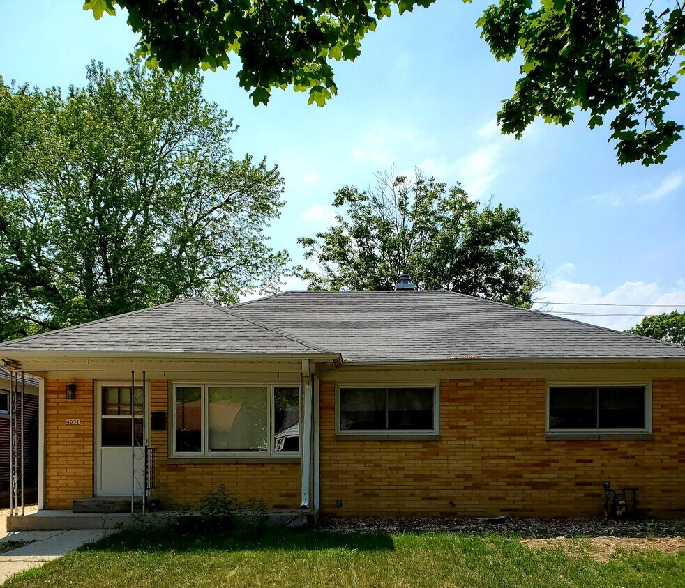 Primary Photo - 4051 S Kirkwood Ave