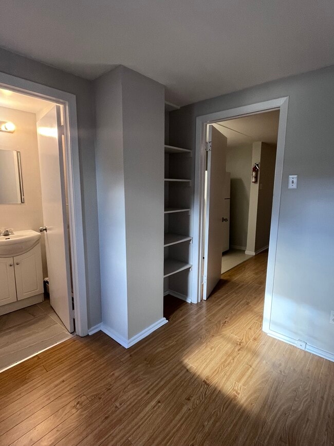 Photo du bâtiment - ONE BEDROOM APARTMENT IN THE HEART OF DARTMOUTH