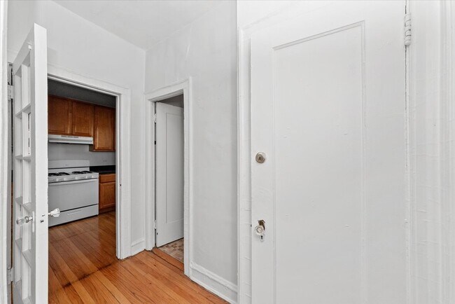 Foto del edificio - 3449 N Elaine Pl
