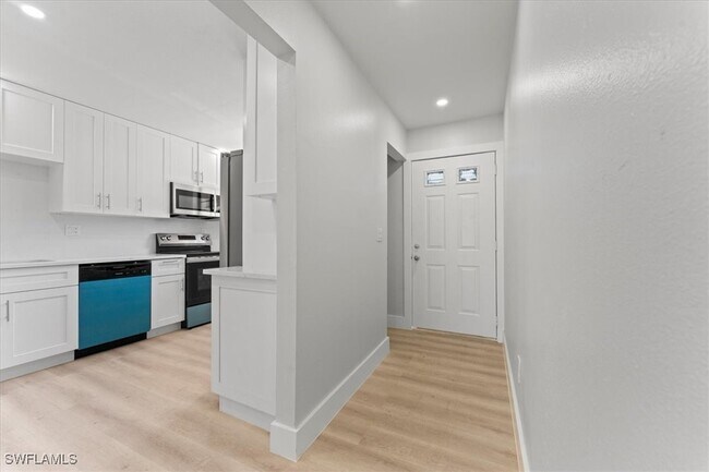 Foto del edificio - 5273 Treetops Dr