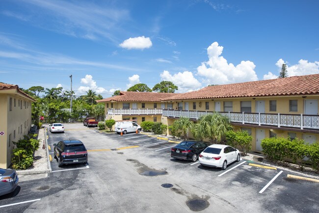 Building Photo - 2121 Davie Blvd