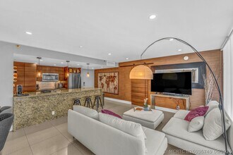 Building Photo - 7601 E Treasure Dr