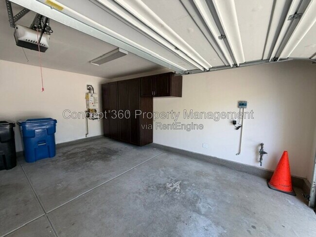 Foto del edificio - 15554 Cypria Cir