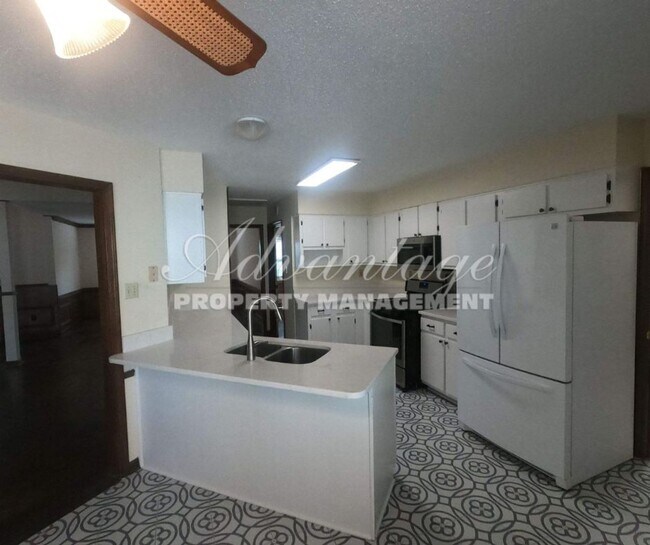 Foto del edificio - Very Nice 4 Bedroom and 3 Bathroom Home Fo...