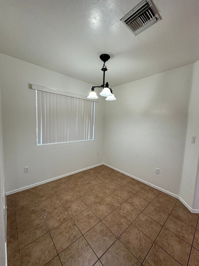Foto del edificio - Beautiful 3 Bed 2 Bath House!!