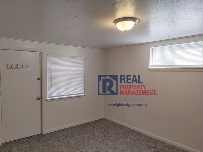 Foto del edificio - 355 S Hayes Ave