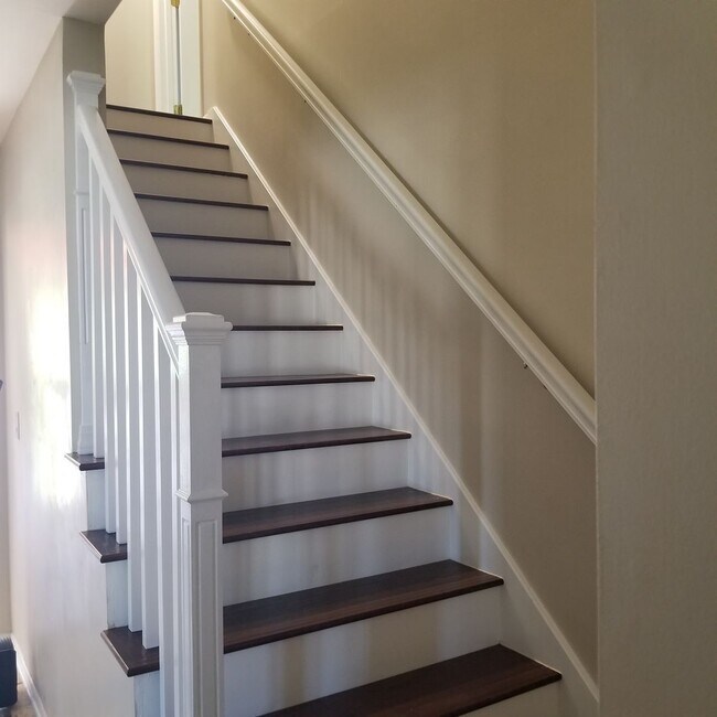 Building Photo - Classic Charm in Northwest Omaha!