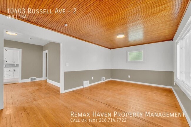 Foto del edificio - 10403 Russell Ave