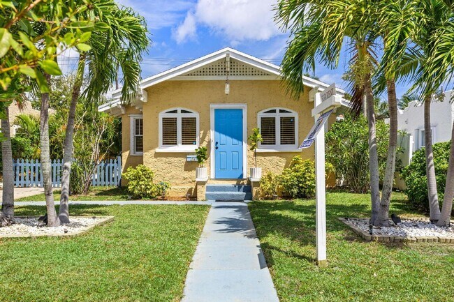 Building Photo - Charming 2-Bed With Backyard Oasis In West Palm Beach!