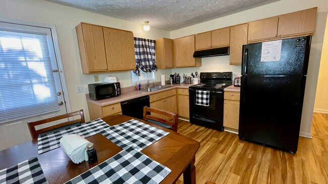 038_425_MILLWOOD_AVE__301459_557704 - 30 True Way Ln