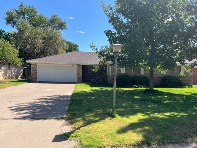 Building Photo - 4bedrooms 2 bathroom walking distance to B...