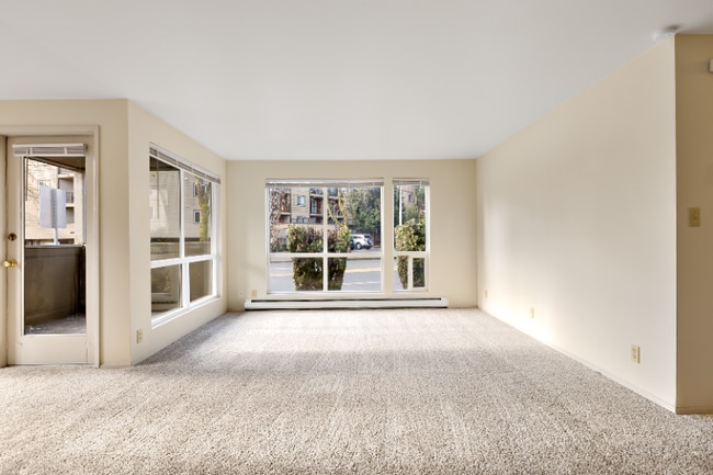 Photo - 12520 Roosevelt Way NE Apartment