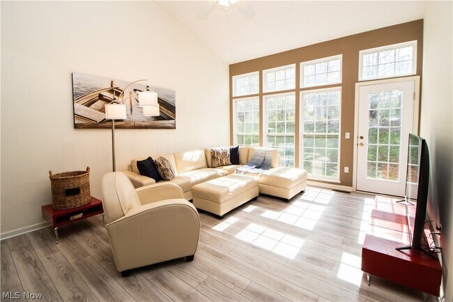 Foto del edificio - 4977 Lake View Dr