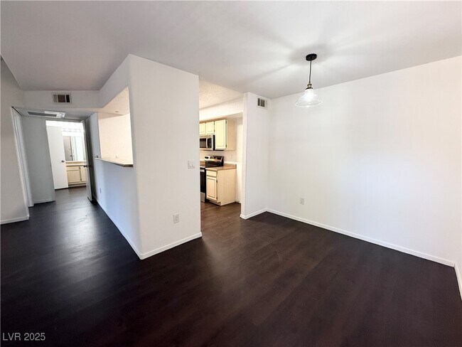 Foto del edificio - 555 E Silverado Ranch Blvd