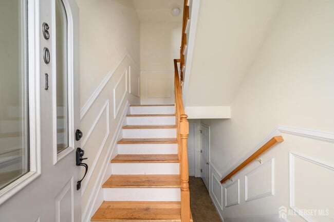 Building Photo - 601 St Marks St