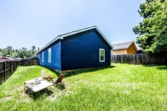 Building Photo - 130 Varsity Dr