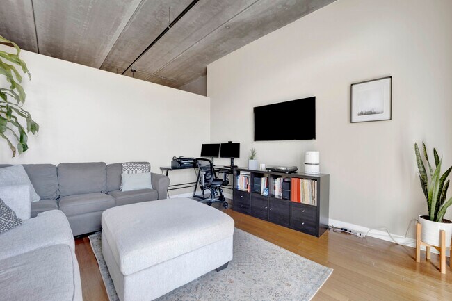 Foto del edificio - 811 W 15th Pl