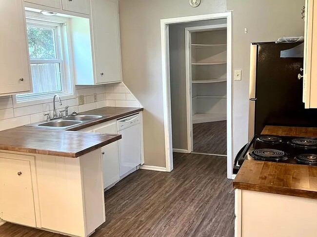 Building Photo - 4817 7th St