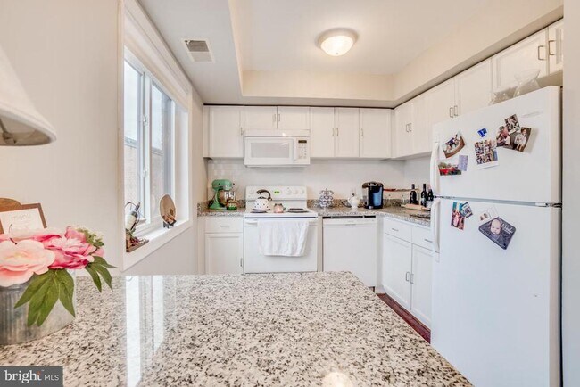 Foto del edificio - 3310 S 28th St