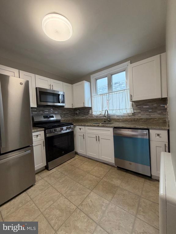 Building Photo - 8523 Mansfield Ave