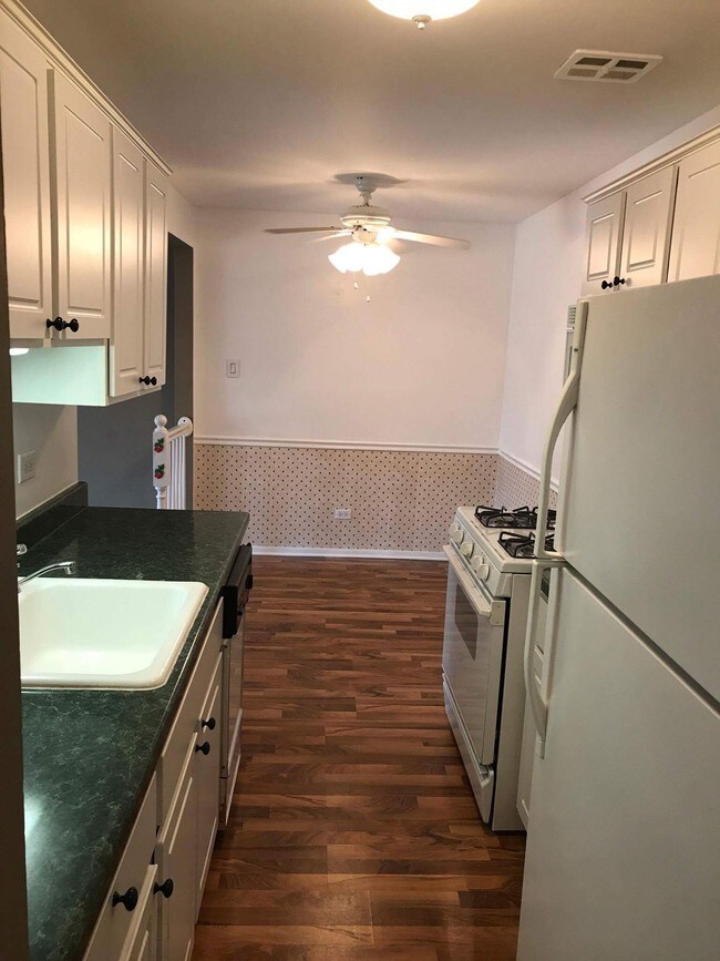 Foto del edificio - 100 Willow Ln
