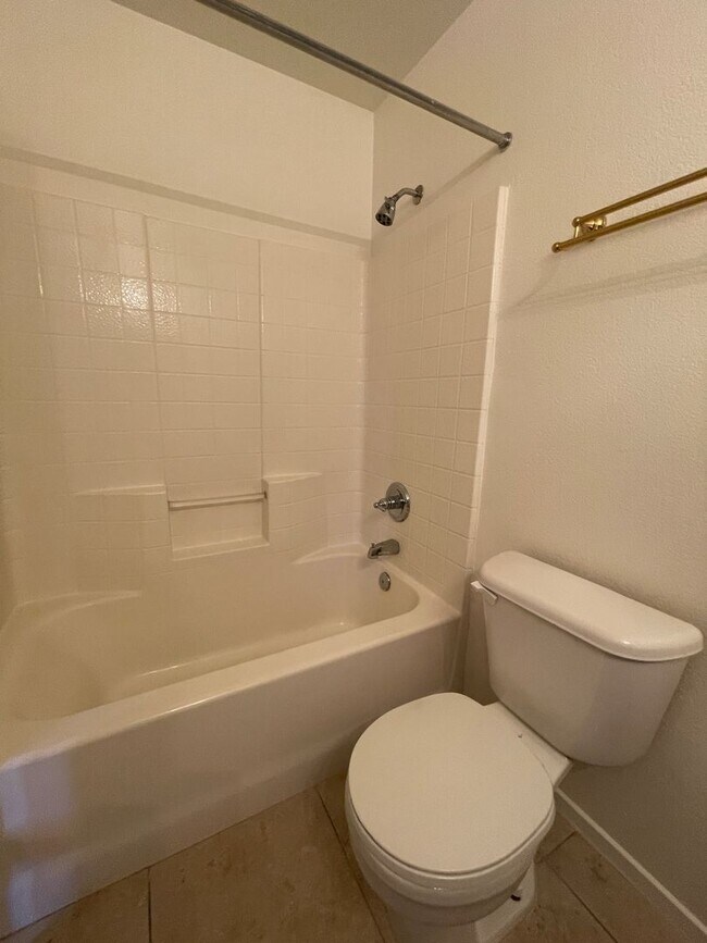 Foto del edificio - Adorable 2 Bedroom Town Home Available for...