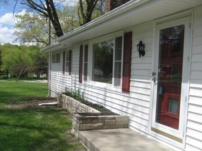 Building Photo - Spacious 4-Bedroom Ranch in District 66 with Walkout Basement & Mother-in-Law Suite